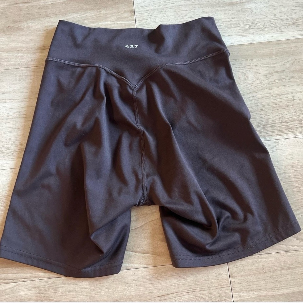 437 The V Short in Espresso Brown - Picture 5 of 7